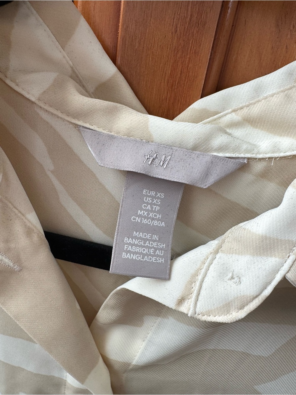 NWOT H&M Cream and Beige Zebra-Pattern Blouse - Picture 2 of 3
